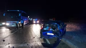 AMASYA (AA) – Amasya'nın Gümüşhacıköy ilçesinde 3 aracın karıştığı zincirleme