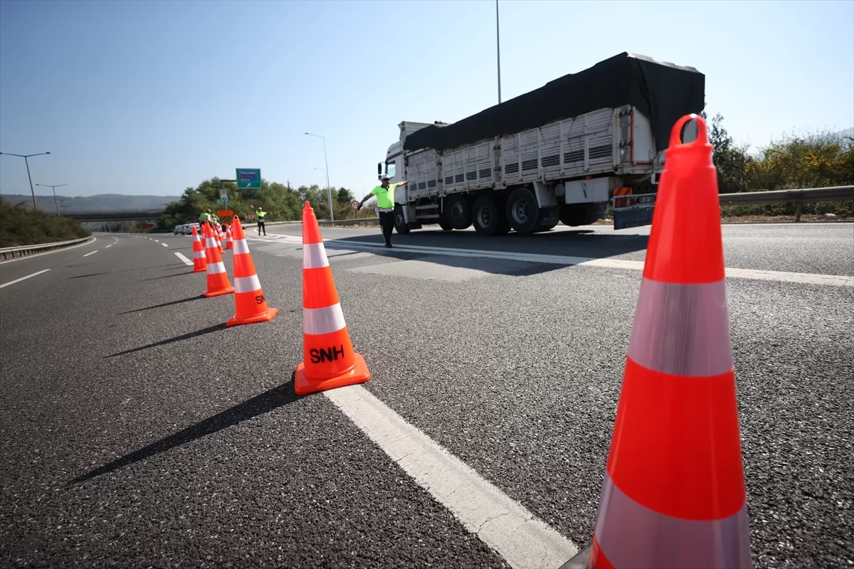 Anadolu Otoyolu Kaynaşlı-Abant arası Ankara yönü onarım için trafiğe kapatıldı