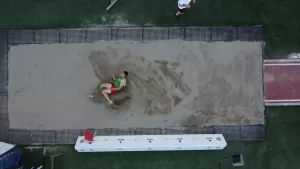 - Milli atlet Ayetullah Demir, 110 metre engellide 13.40'lık derecesiyle