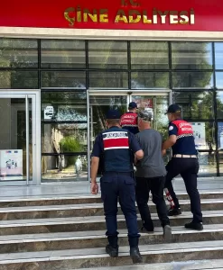 AYDIN (AA) – Aydın'ın Çine ilçesinde silah kaçakçılığı operasyonunda gözaltına