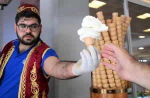 - Aralarında deprem bölgesindeki illerden katılanların da olduğu esnafın ürünlerini