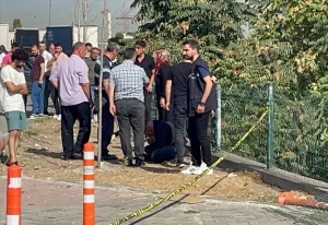 İSTANBUL (AA) – Bayrampaşa'da ehliyet sınavına girmek için sıra bekleyen