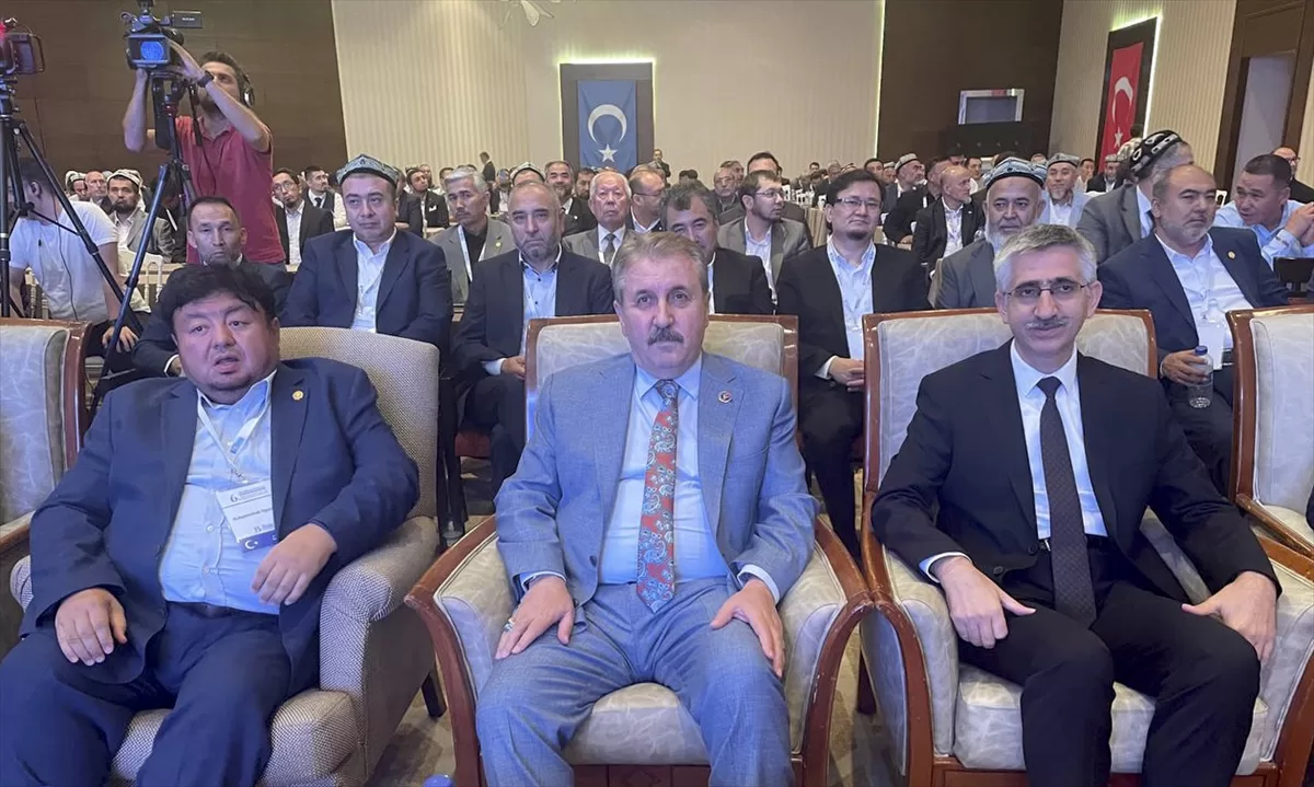 BBP Genel Başkanı Destici, İstanbul'da Doğu Türkistan Milli Birlik Şurası'na katıldı:
