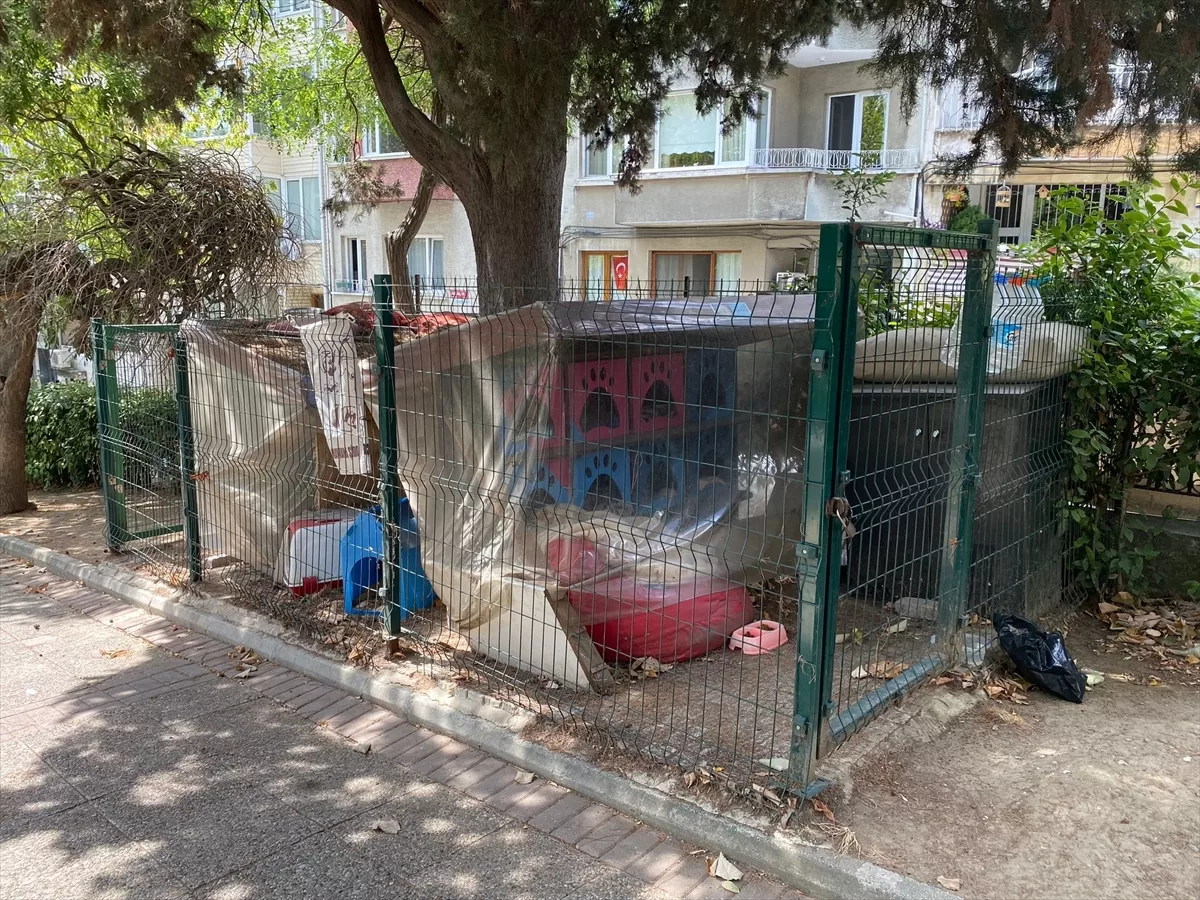 İSTANBUL (AA) – Beşiktaş'ta bulunan Abbasağa Parkı'ndan bakımsızlık nedeniyle faydalanamadıklarını