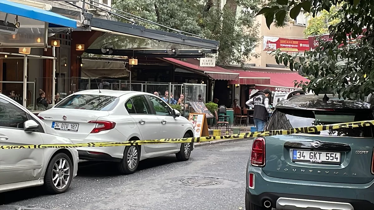 Beyoğlu'nda kafede çıkan silahlı kavgada 3 kişi yaralandı