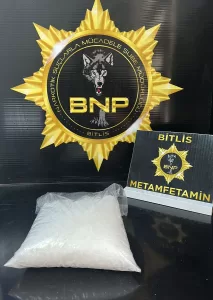 BİTLİS (AA) – Bitlis'te bir minibüste seyahat eden şüphelinin üst