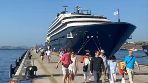 MUĞLA (AA) – Malta bayraklı "Evrima" isimli lüks yolcu gemisi,