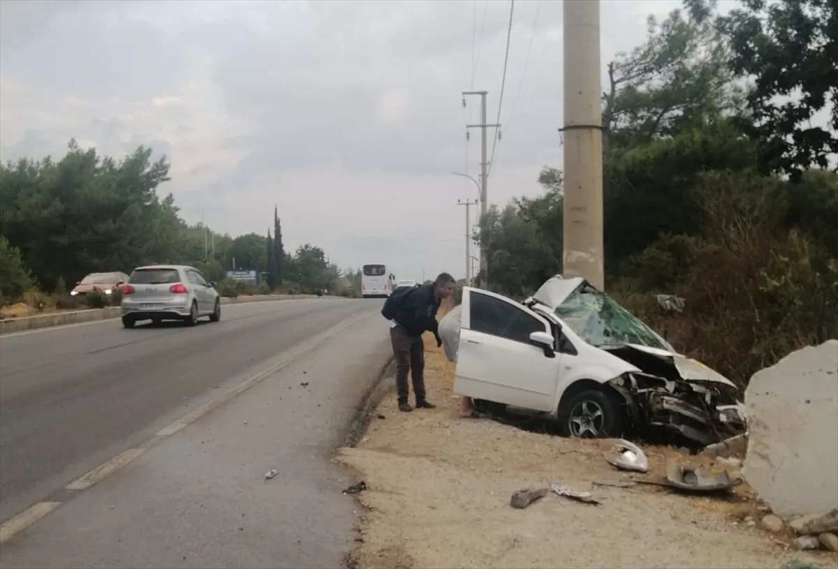 Bodrum'da kontrolden çıkıp beton direğe çarpan otomobilin sürücüsü öldü