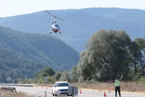 BOLU (AA) – Bolu'da jandarma ekiplerince "cayrokopter" destekli trafik denetiminde,