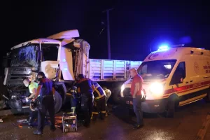 BURDUR (AA) – Burdur'da iki tırın çarpışması sonucu sürücülerden biri