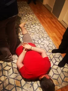 BURSA (AA) – Bursa'da bin polisle düzenlenen şafak operasyonunda farklı