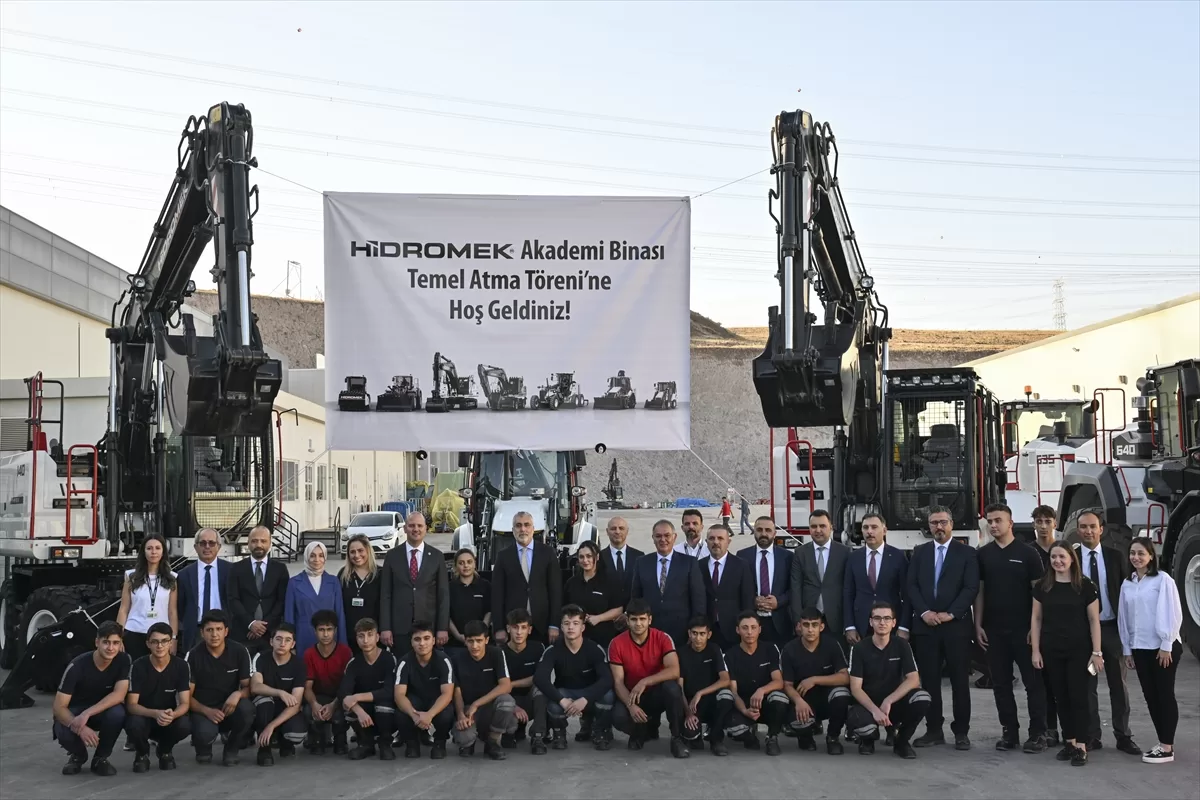 Çalışma ve Sosyal Güvenlik Bakanı Işıkhan, Ankara'da ziyaretlerde bulundu