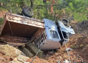 ÇANAKKALE (AA) – Çanakkale'nin Bayramiç ilçesinde uçurumda yuvarlanarak dere yatağına