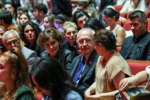 İSTANBUL (AA) – CHP Genel Başkanı Kemal Kılıçdaroğlu, tiyatro oyunu