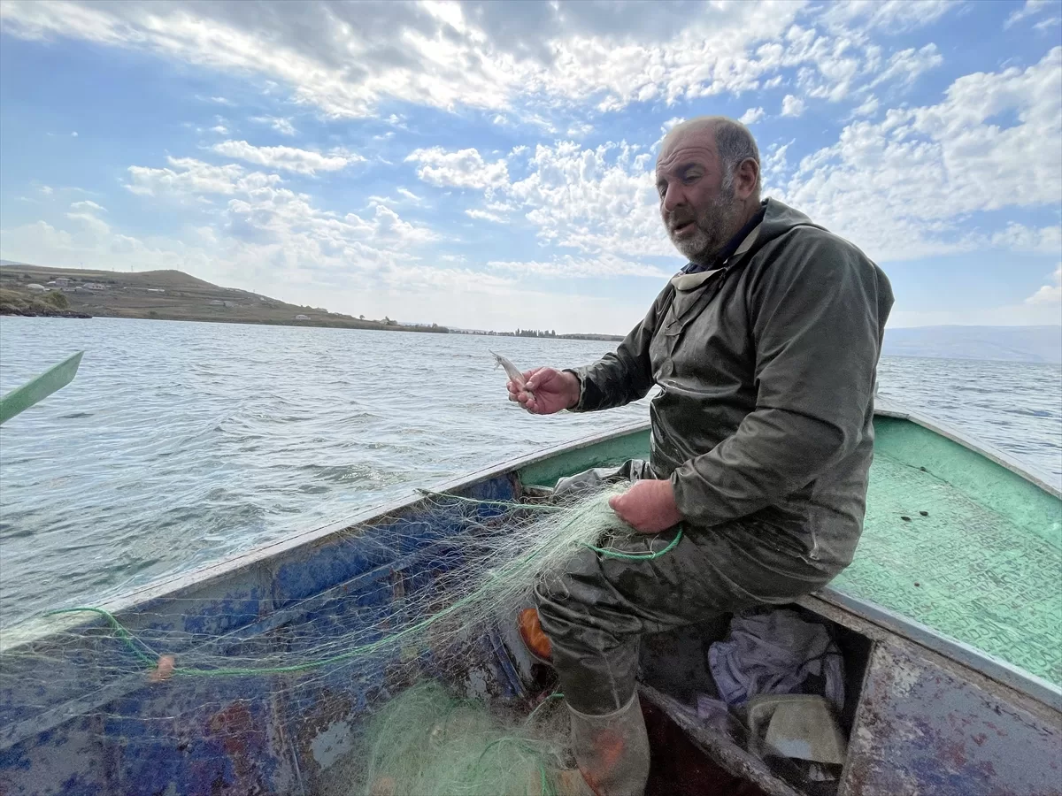 Çıldır Gölü'nde balıkçı teknelerine yönelik denetim yapıldı