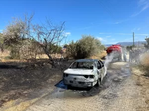 ÇORUM (AA) – Çorum'da seyir halindeyken yanmaya başlayan otomobil, kullanılamaz