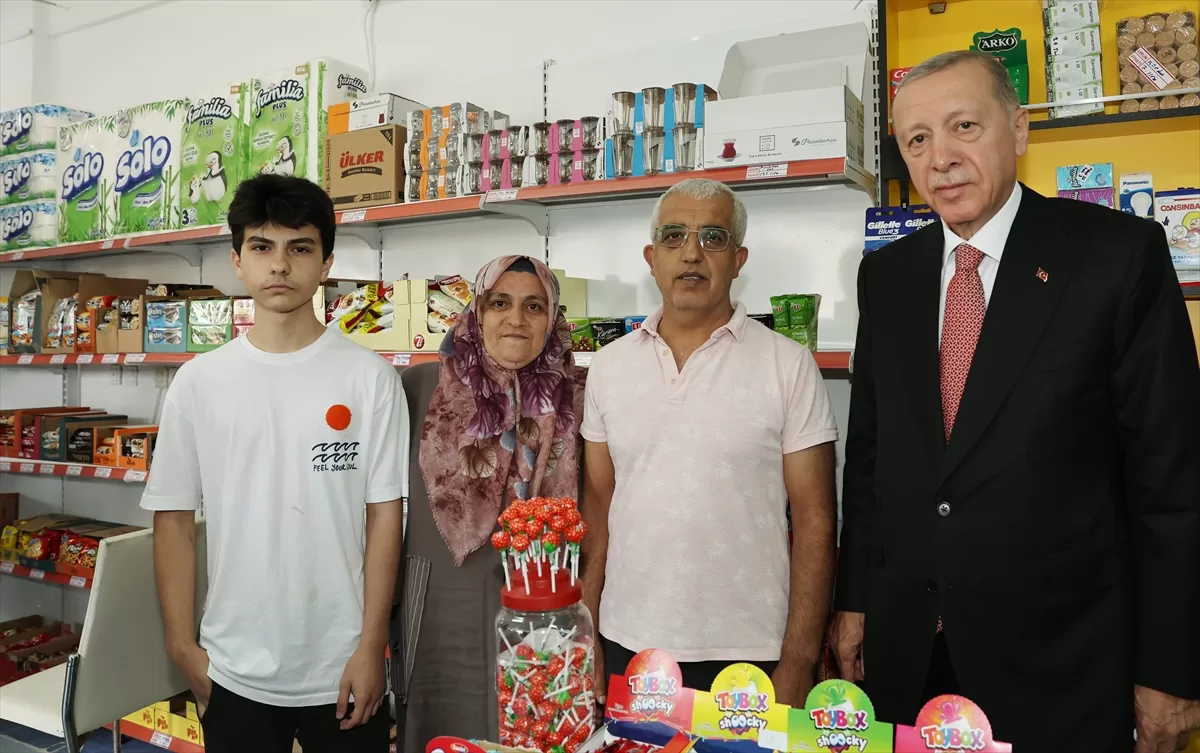 Cumhurbaşkanı Erdoğan, Üsküdar'da vatandaşlarla sohbet etti