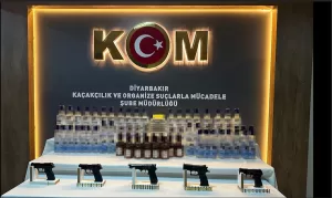 DİYARBAKIR (AA) – Diyarbakır'da eğlence mekanlarına yönelik kaçakçılık operasyonunda 5