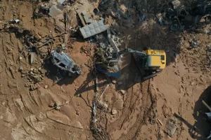 - Arama kurtarma çalışmalarının devam ettiği Derne kentinde Türkiye başta