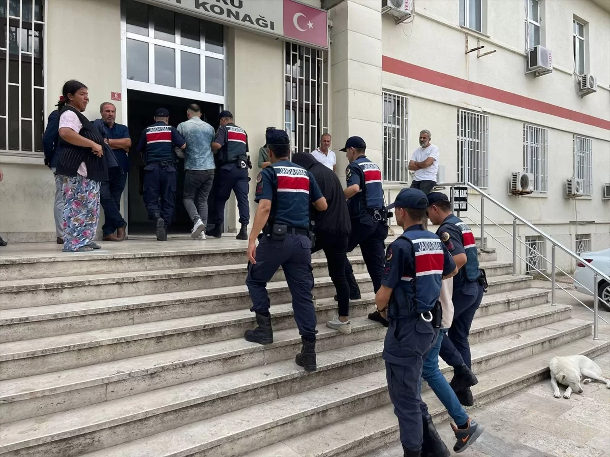 Edirne'de “insan kaçakçılığı” iddiasıyla 19 şüpheli tutuklandı