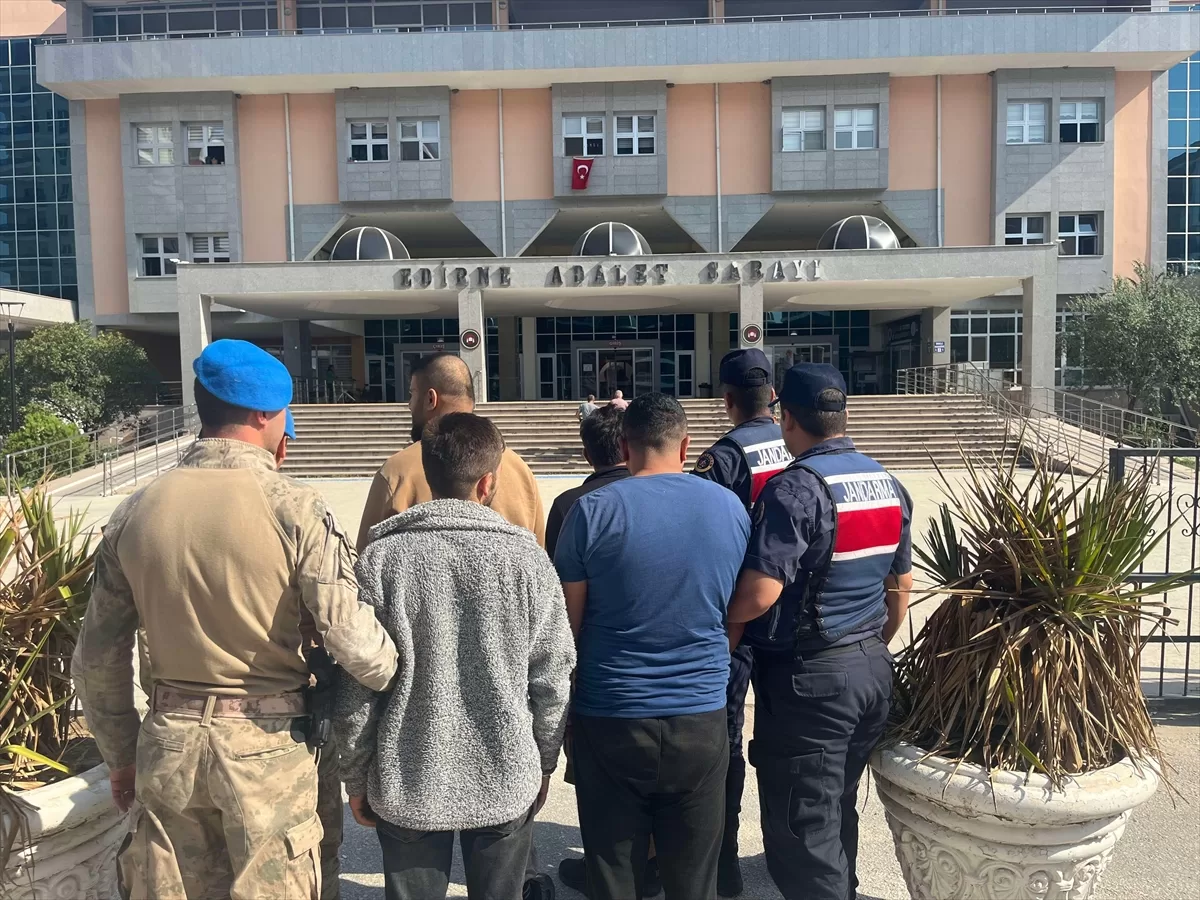 Edirne'de jandarmanın yakaladığı 8 FETÖ şüphelisi tutuklandı