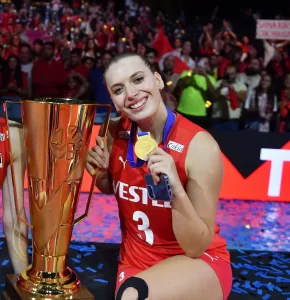 - A Milli Kadın Voleybol Takımı oyuncuları Melissa Vargas, Ebrar