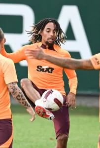 - İdmana milli takım kamplarında bulunan futbolcular haricinde takımdan ayrı