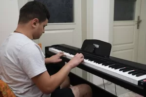 SAKARYA (AA) – DAVUT GENÇ – Hasta yatağındayken cep telefonu