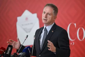 İSTANBUL (AA) – İstanbul Valisi Davut Gül, İstanbul'da kayıtlı yaklaşık