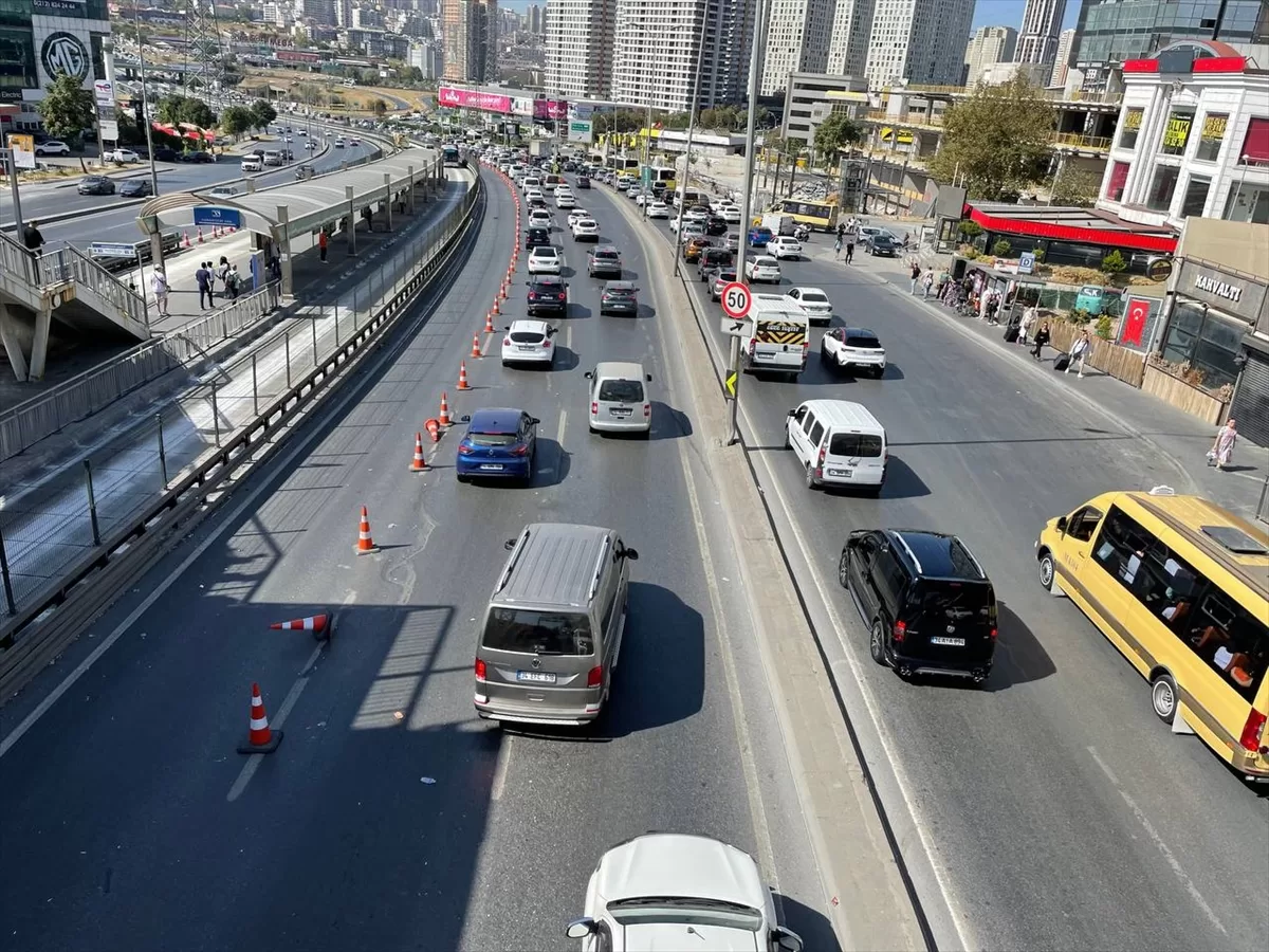 İstanbul'da haftanın ilk günü trafik yoğunluğu yaşanıyor