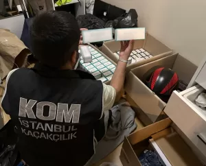 İSTANBUL (AA) – İstanbul'da düzenlenen kaçak ilaç operasyonunda 2 şüpheli