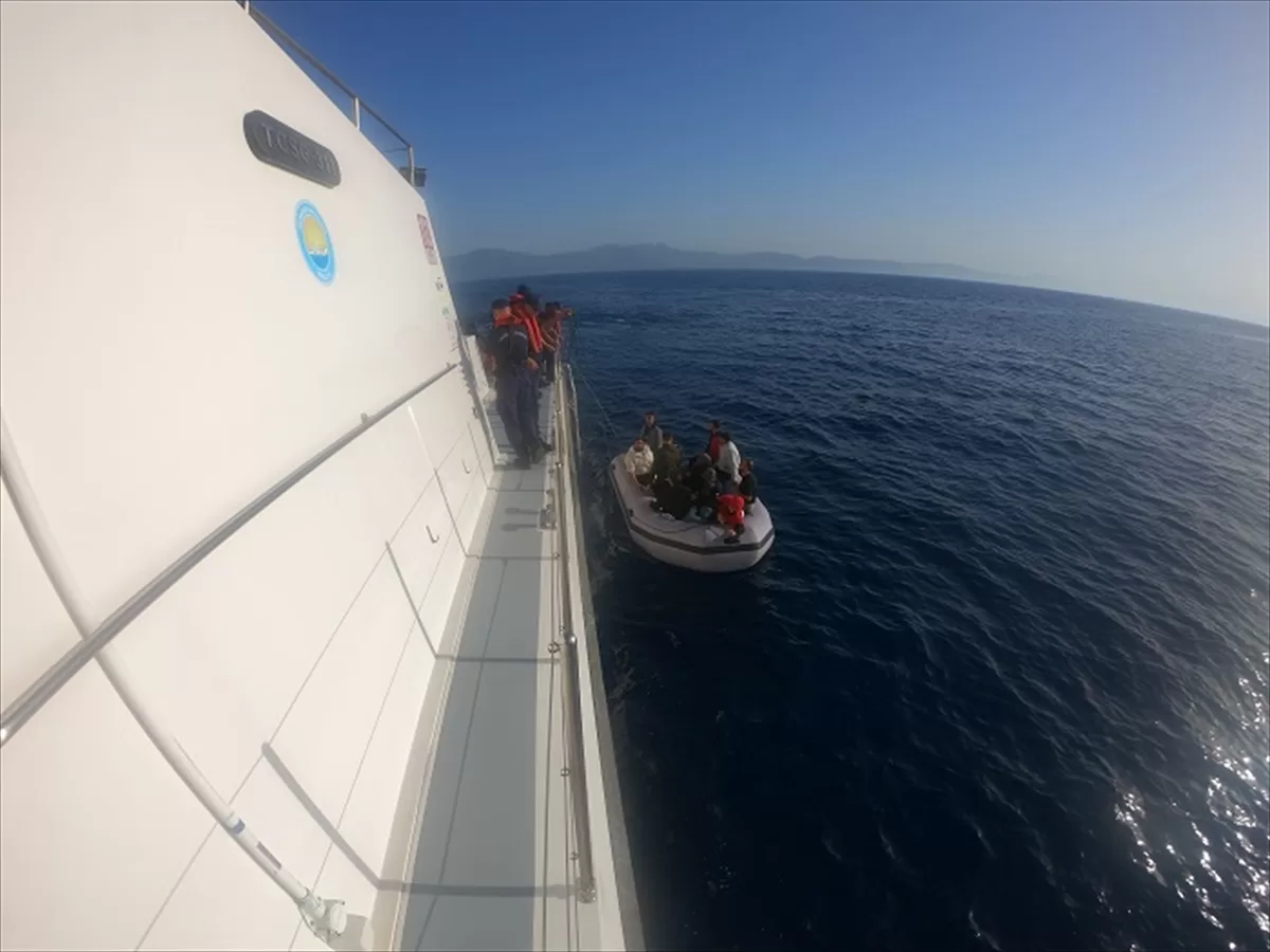 İzmir açıklarında 105 düzensiz göçmen kurtarıldı