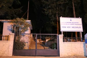 İZMİR (AA) – İzmir'in Narlıdere ilçesindeki bir mezarlıkta bulunan yeni