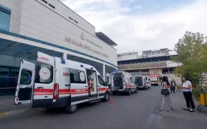 KARABÜK (AA) – Karabük'ün Safranbolu ilçesinde su kanalına devrilen otomobildeki