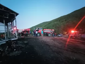 KASTAMONU (AA) – Kastamonu'nun Araç ilçesinde samanlık ve baraka yandı.