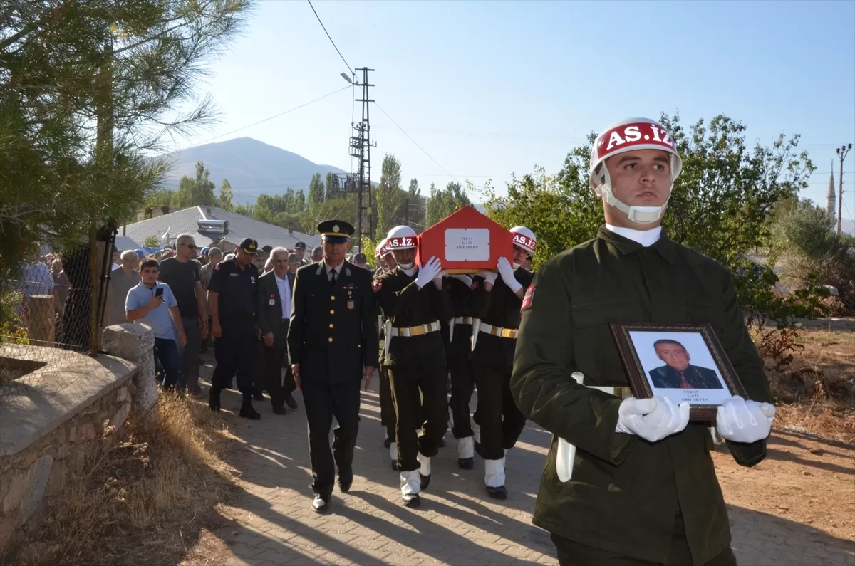 Kıbrıs gazisi Seven Kahramanmaraş'ta son yolculuğuna uğurlandı