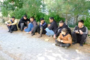 - "İnsan kaçakçılığı" yaptıkları iddiasıyla 12 şüpheli gözaltına alındı