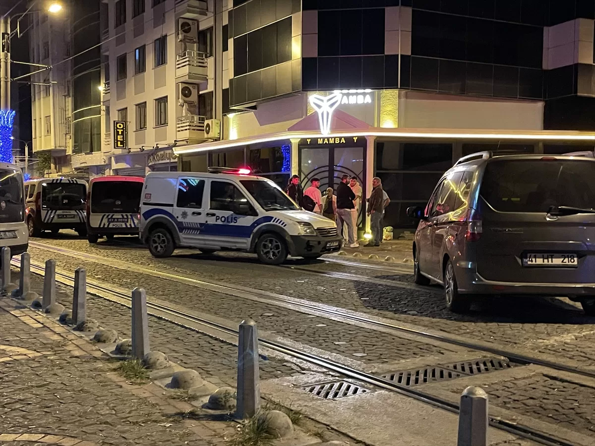 KOCAELİ (AA) – Kocaeli'nin İzmit ilçesinde çıkan silahlı kavgada 2