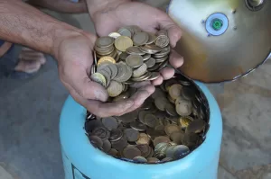 MERSİN (AA) – Mersin'in Silifke ilçesinde, klima gazı tüpünü kumbaraya