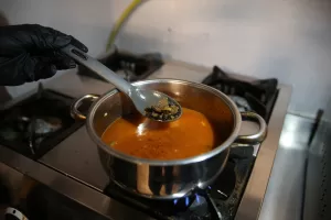 MARDİN (AA) – Mardin'in Midyat ilesinde yetişen Anıtlı kara nohutuna