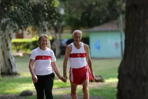 ANTALYA (AA) – Antalya'da yaşayan şampiyon master milli atletler 80