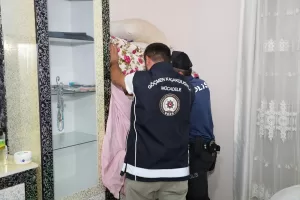 MERSİN (AA) – Mersin'de göçmen kaçakçılığı yaptıkları iddiasıyla yakalanan 7