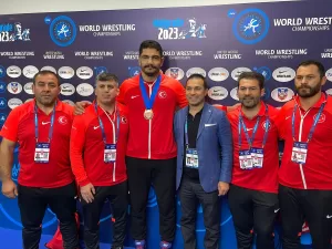 - Taha Akgül, bu sonuçla 2024 Paris Olimpiyat Oyunları'na da