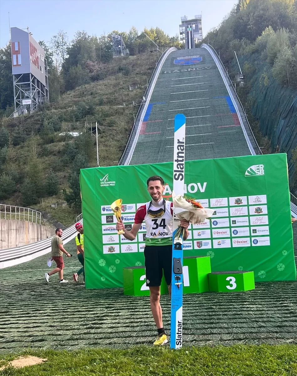 Milli kayakla atlamacı Fatih Arda İpcioğlu, Yaz Grand Prix'sinde üçüncü oldu