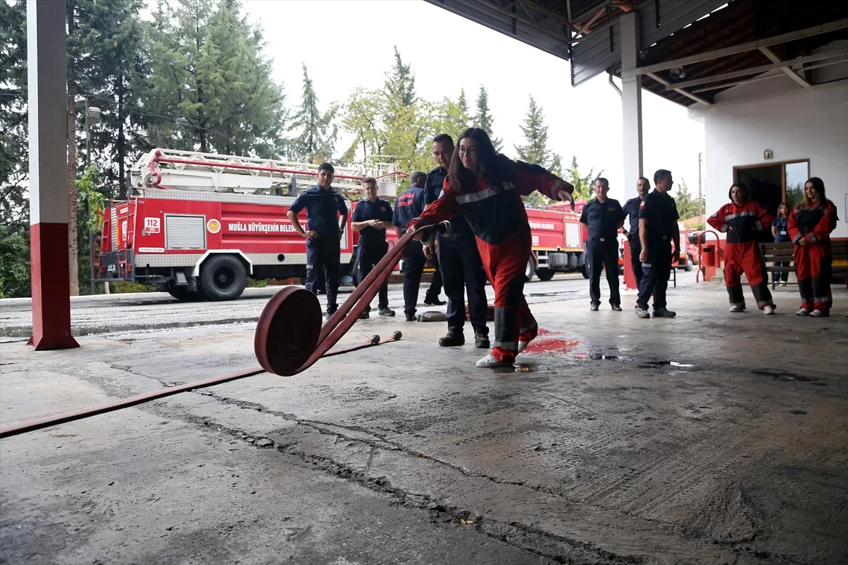 Muğla'da 15 gazeteci “Temel İtfaiyecilik Eğitimi” aldı