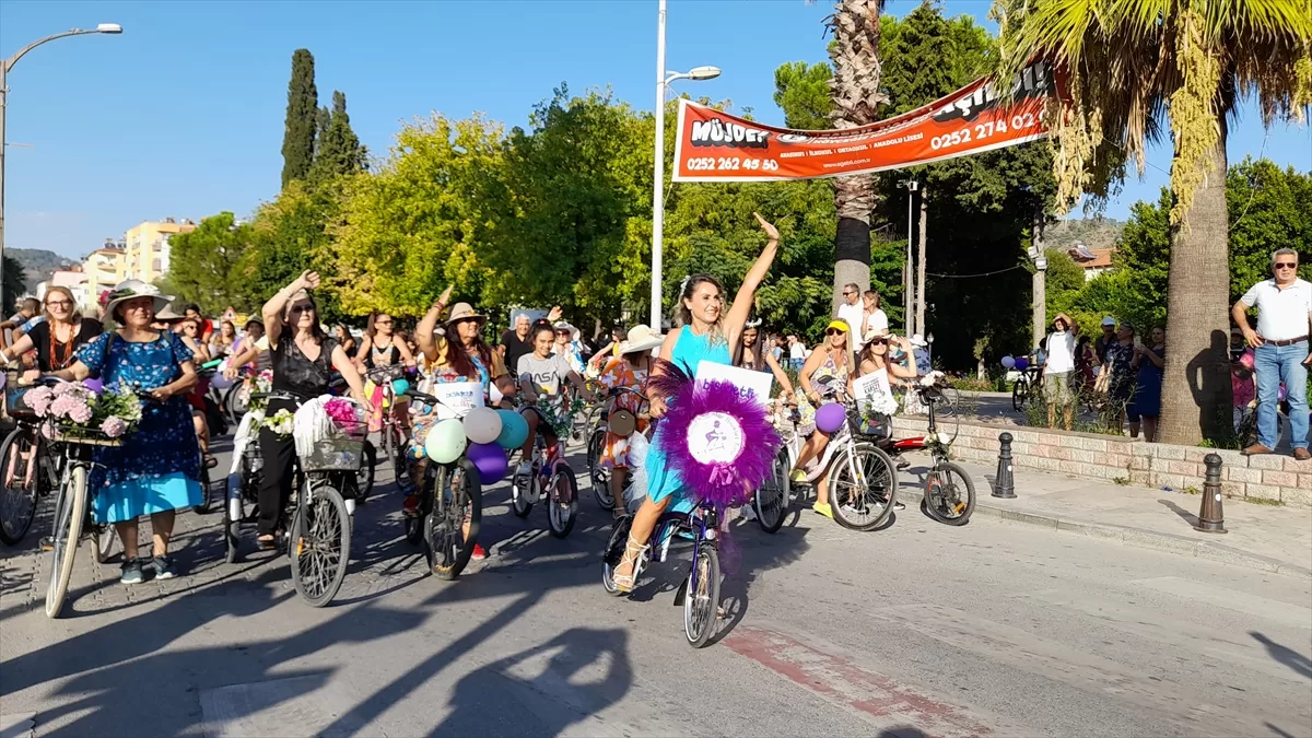 Muğla'da “Süslü Kadınlar Bisiklet Turu” düzenlendi