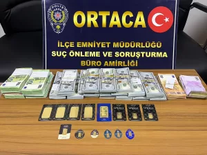 MUĞLA (AA) – Muğla'nın Fethiye ilçesinde kendisini polis olarak tanıtıp,