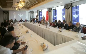 - "Türkiye'de yapıcı eleştirel bir tutumun Anayasa konusunda sergilenmesi gerektiğini