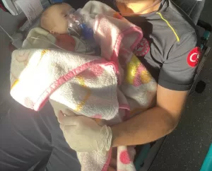 ŞIRNAK (AA) – Şırnak'ın Silopi ilçesinde solunum sıkıntısı yaşayan bebek,