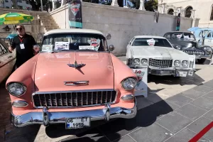 SİVAS (AA) – Türkiye'nin çeşitli illerinden getirilen klasik otomobiller Sivas'ta